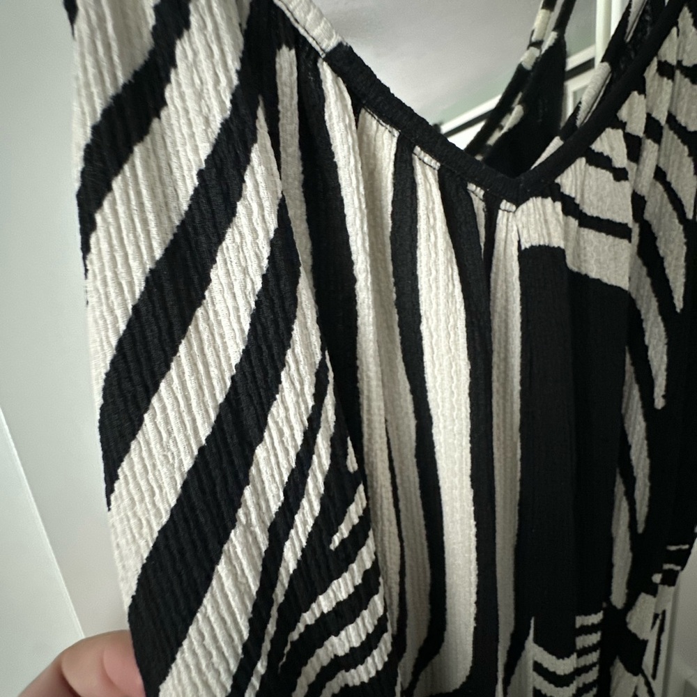 H&M Women’s Black and White Striped Patterned Jumpsuit Medium - Picture 9 of 11